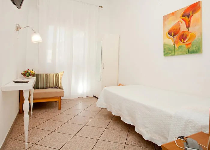 莉迪亚酒店 2* 阿拉西奥