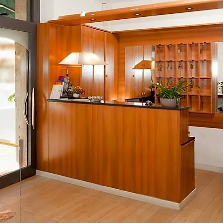 Lydia Hotel 2*
