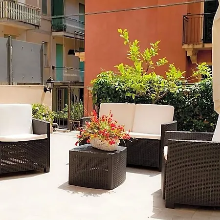 Lydia Hotel 2*